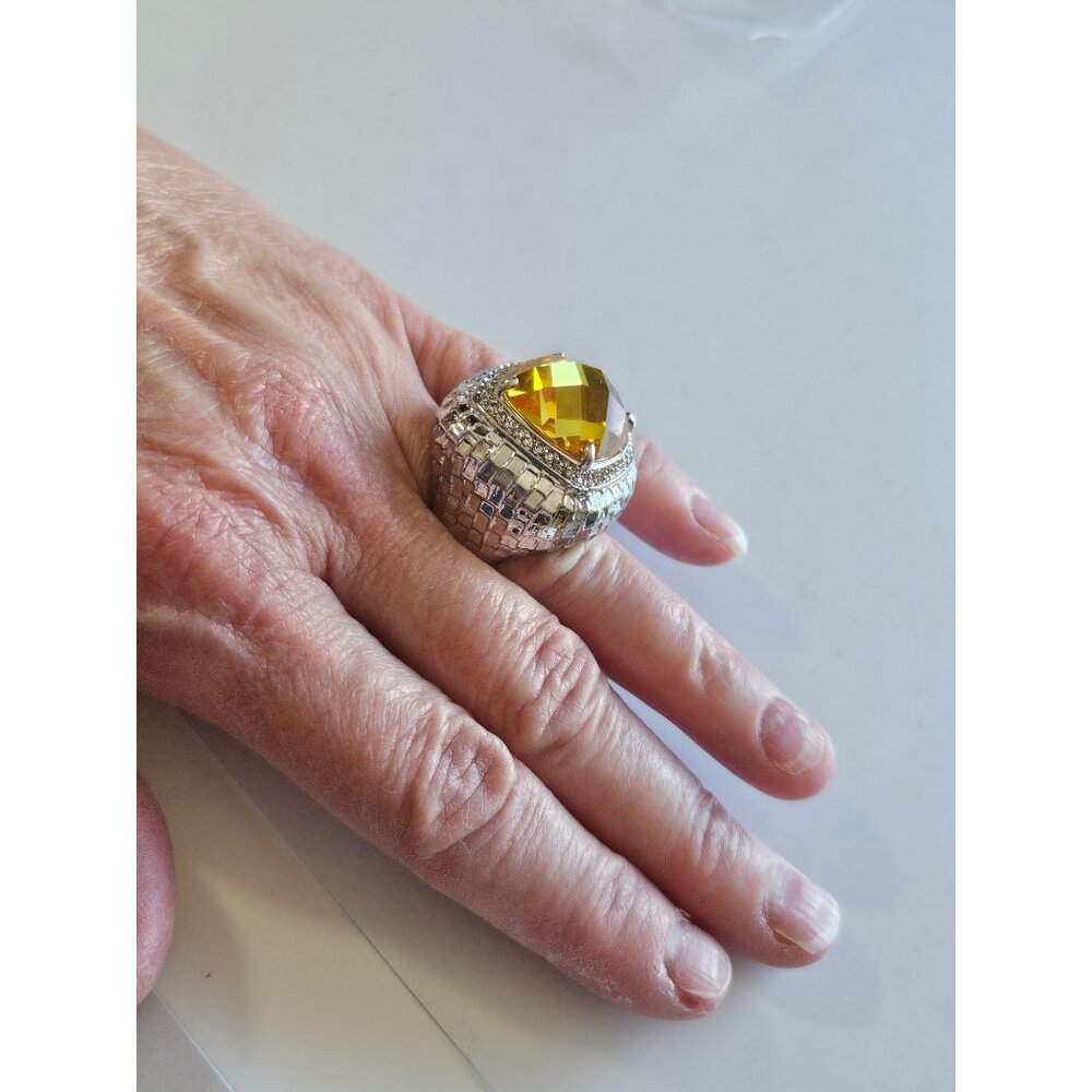 Silver tone large yellow rhinestone ring Size 8 - Picture 3 of 10